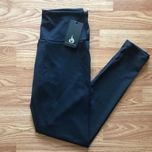 RYDERWEAR Elevate Scrunch Bum Legging